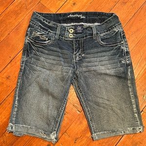 3 pair size 5 Amrthyst Bermuda style jean shorts. Lightly used.